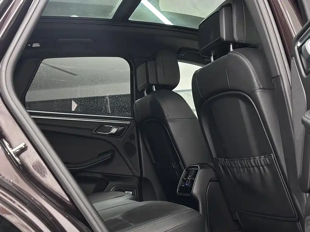 Porsche Macan 2019 — фото 11