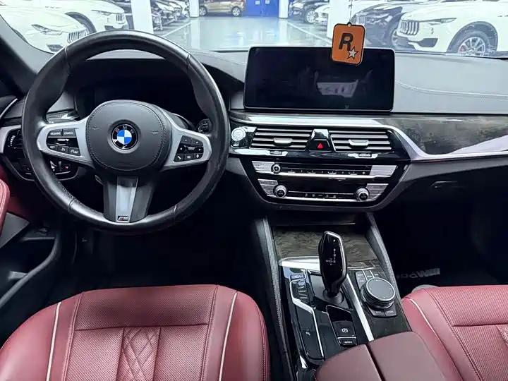 BMW 5 Series 2021 — фото 10