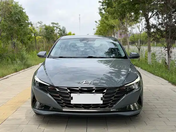 Hyundai Elantra 2022
