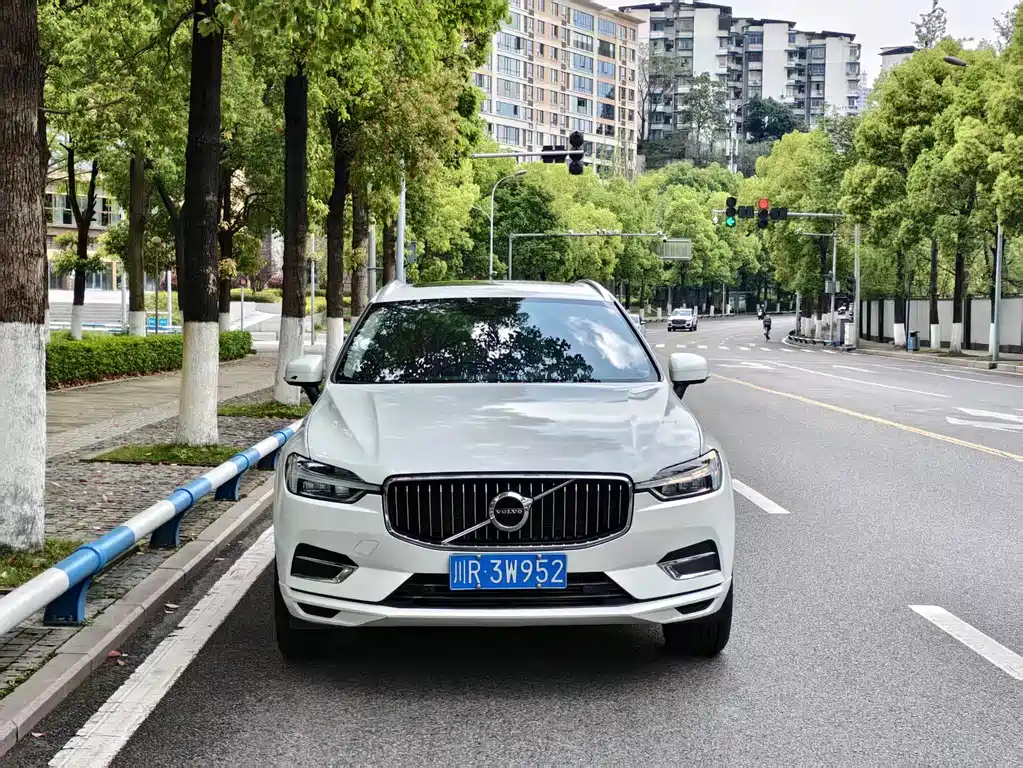 Volvo XC60 2020 — фото 2