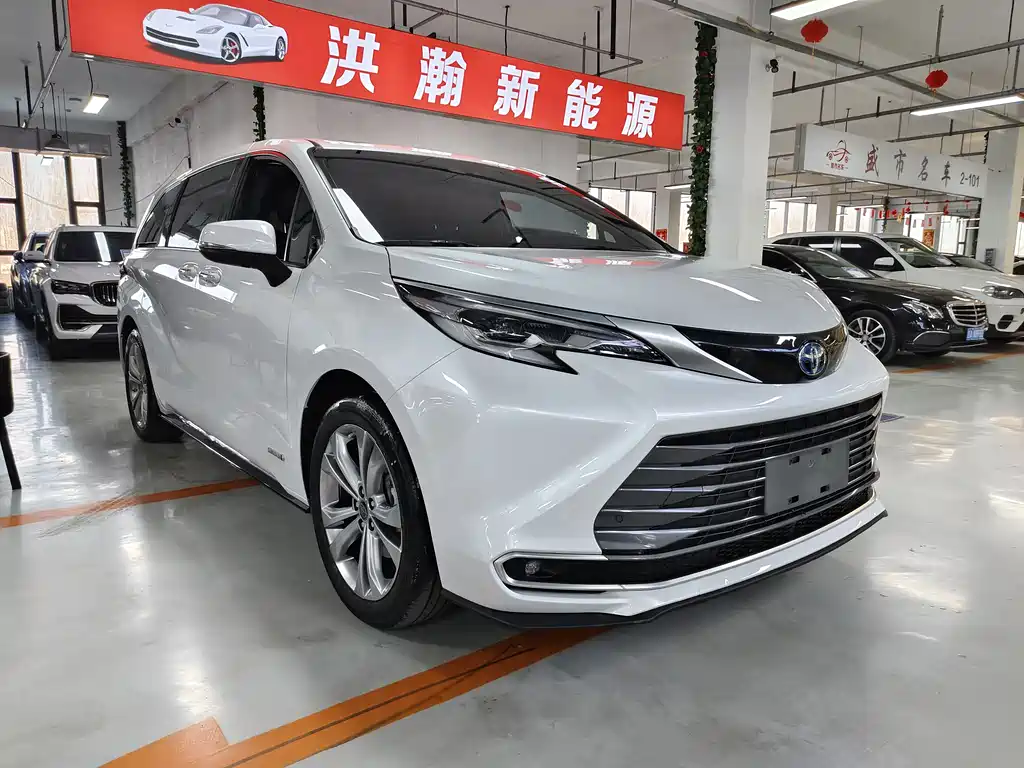 Toyota Sienna 2023 — фото 3