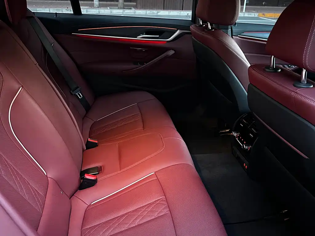 BMW 5 Series 2021 — фото 10