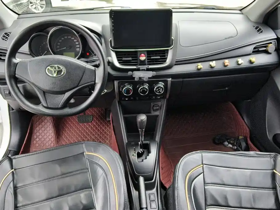 Toyota Yaris L 2020 — фото 12