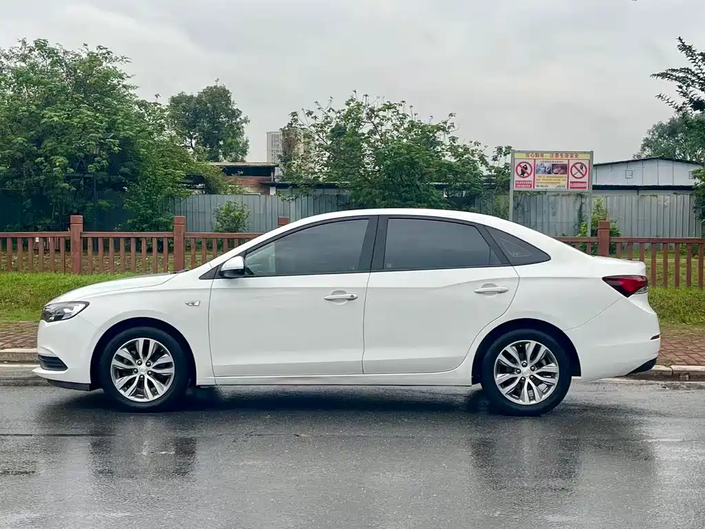 Buick Excelle 2021 — фото 10