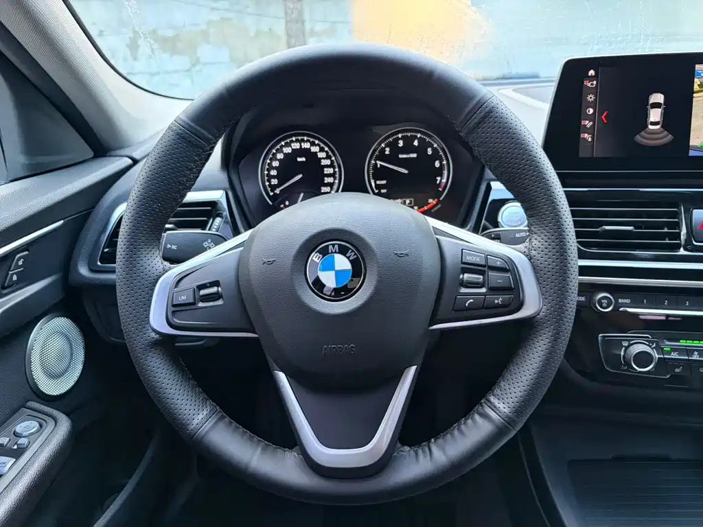 BMW 1 Series 2022 — фото 14