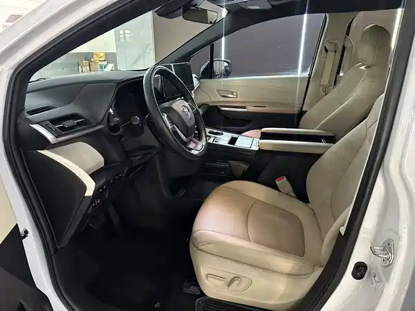 Toyota Granvia 2023