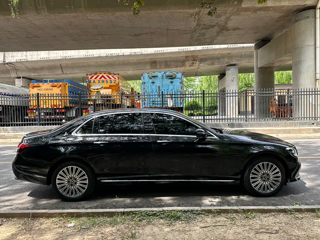 Mercedes-Benz E-Class 2023 — фото 4