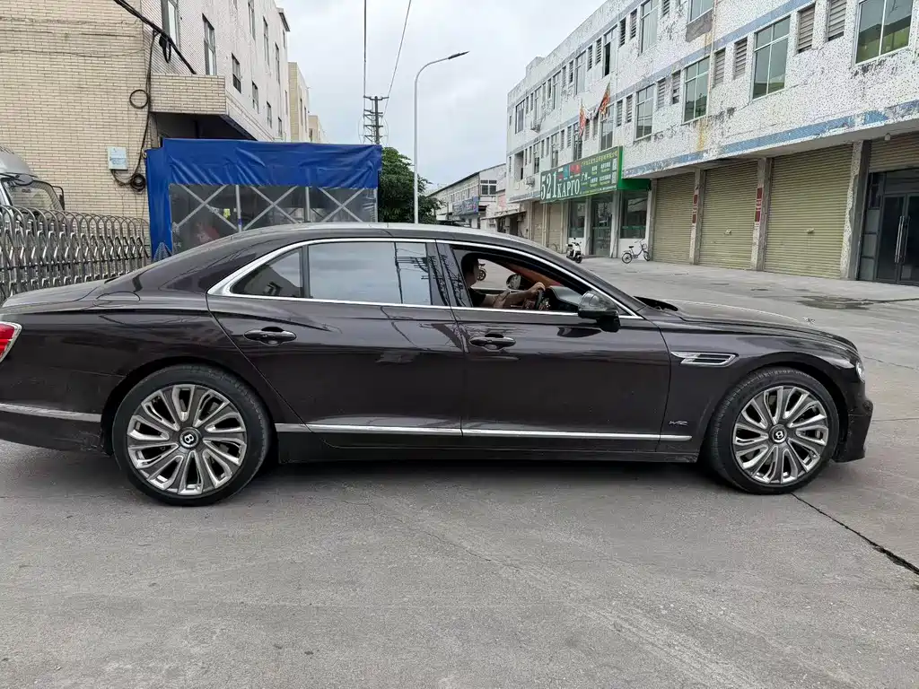 Bentley Flying Spur 2022 — фото 2