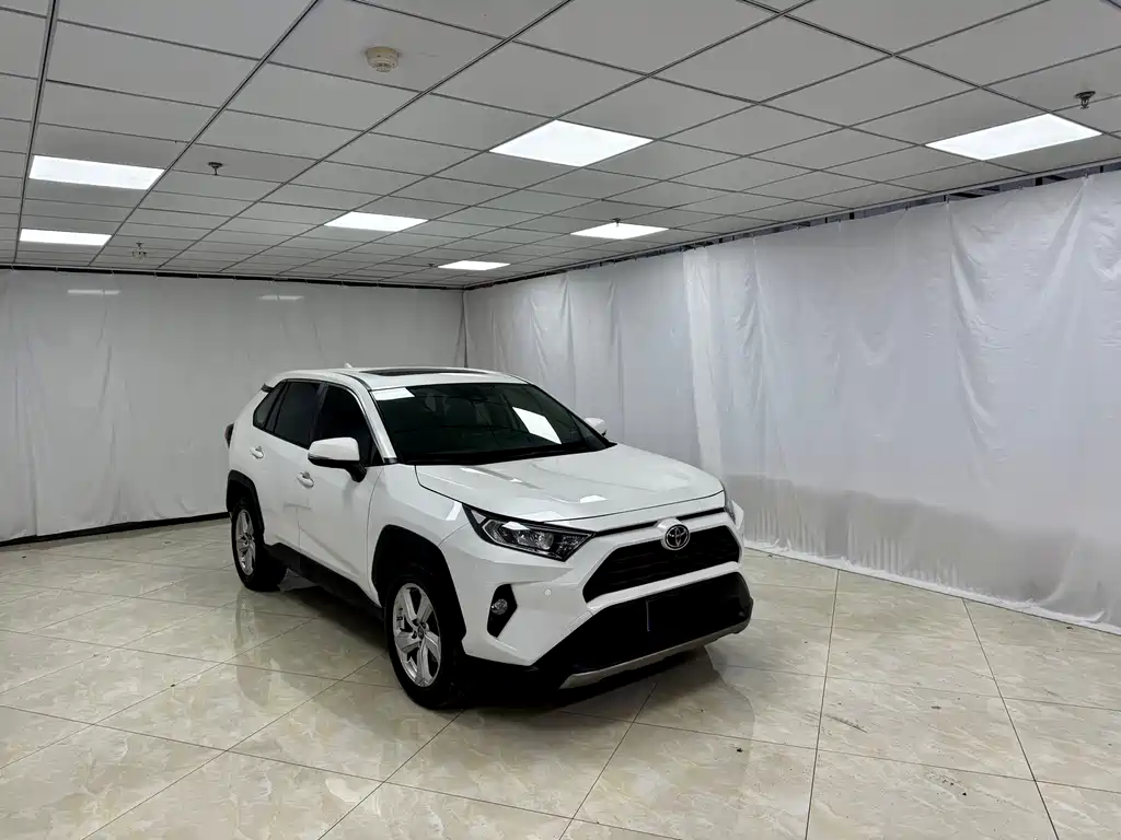 Toyota RAV4 2020 — фото 10