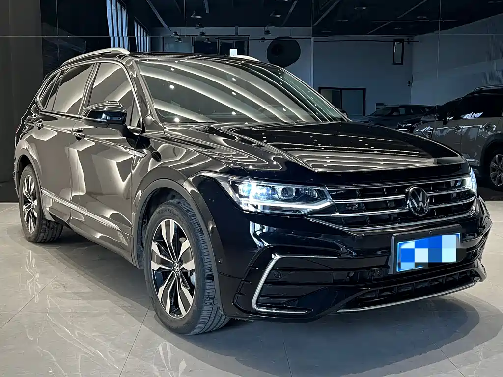 Volkswagen Tiguan L 2023 — фото 3