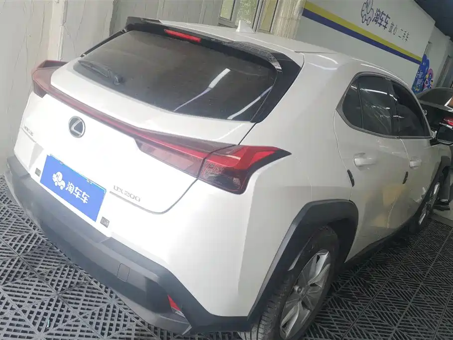 Lexus UX 2022