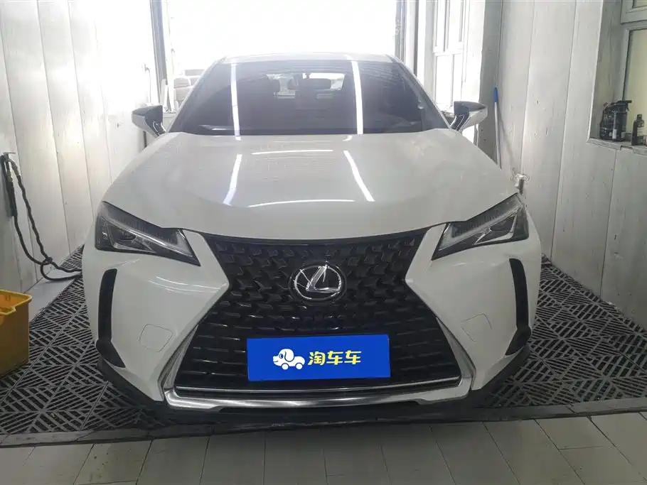 Lexus UX 2022