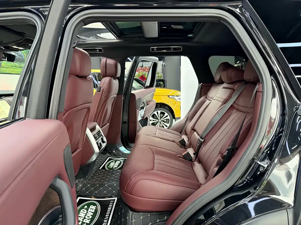 Land Rover Range Rover 2023 — фото 18