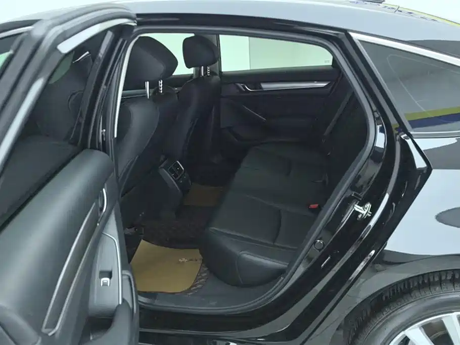 Honda Accord 2022 — фото 11
