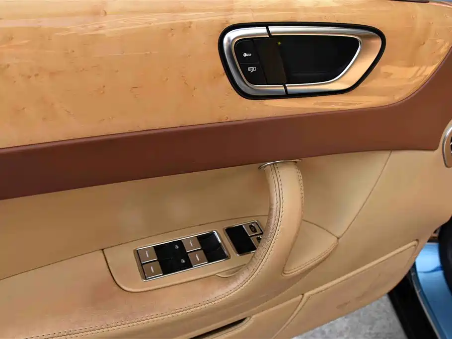Bentley Flying Spur 2008 — фото 19