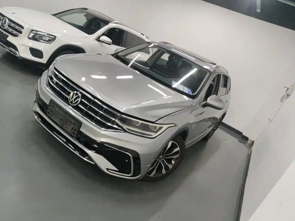 Volkswagen Tiguan L 2022 — фото 1