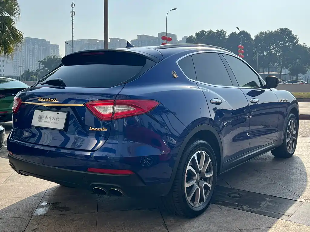 Maserati Levante 2018 — фото 12