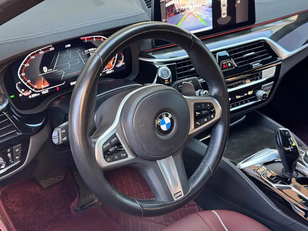 BMW 5 Series 2022 — фото 17