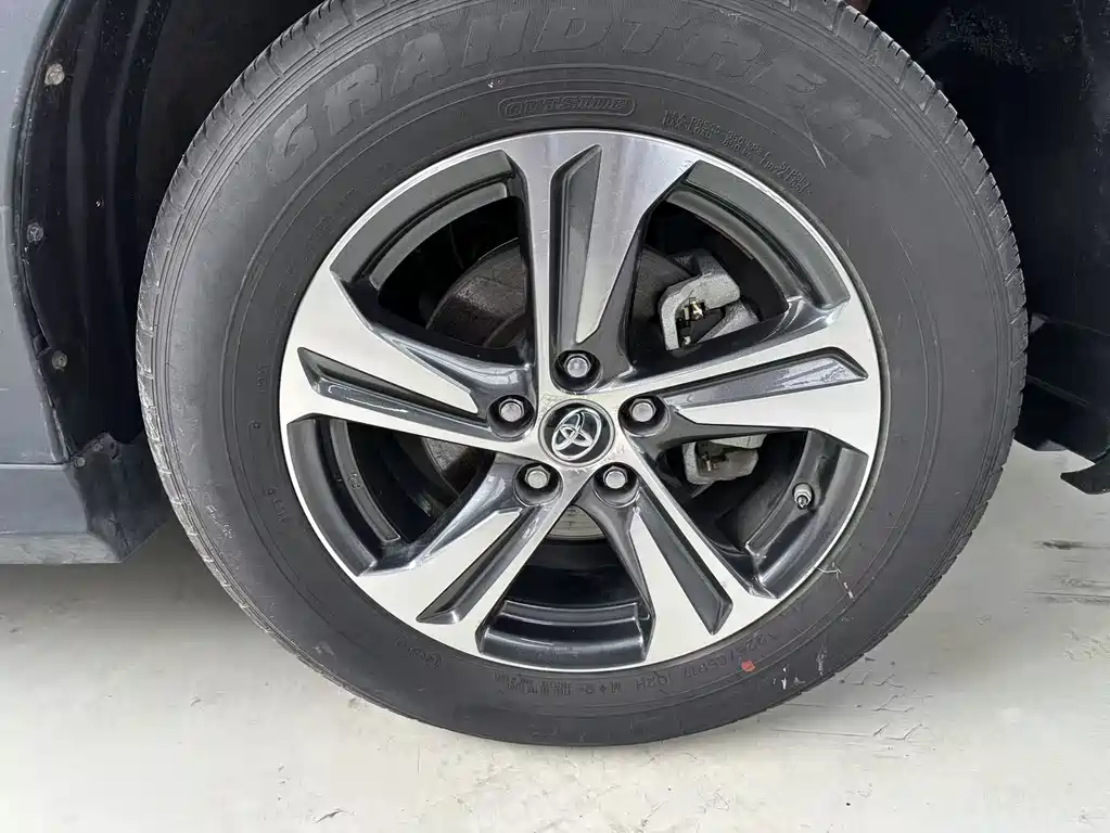 Toyota RAV4 2016 — фото 13