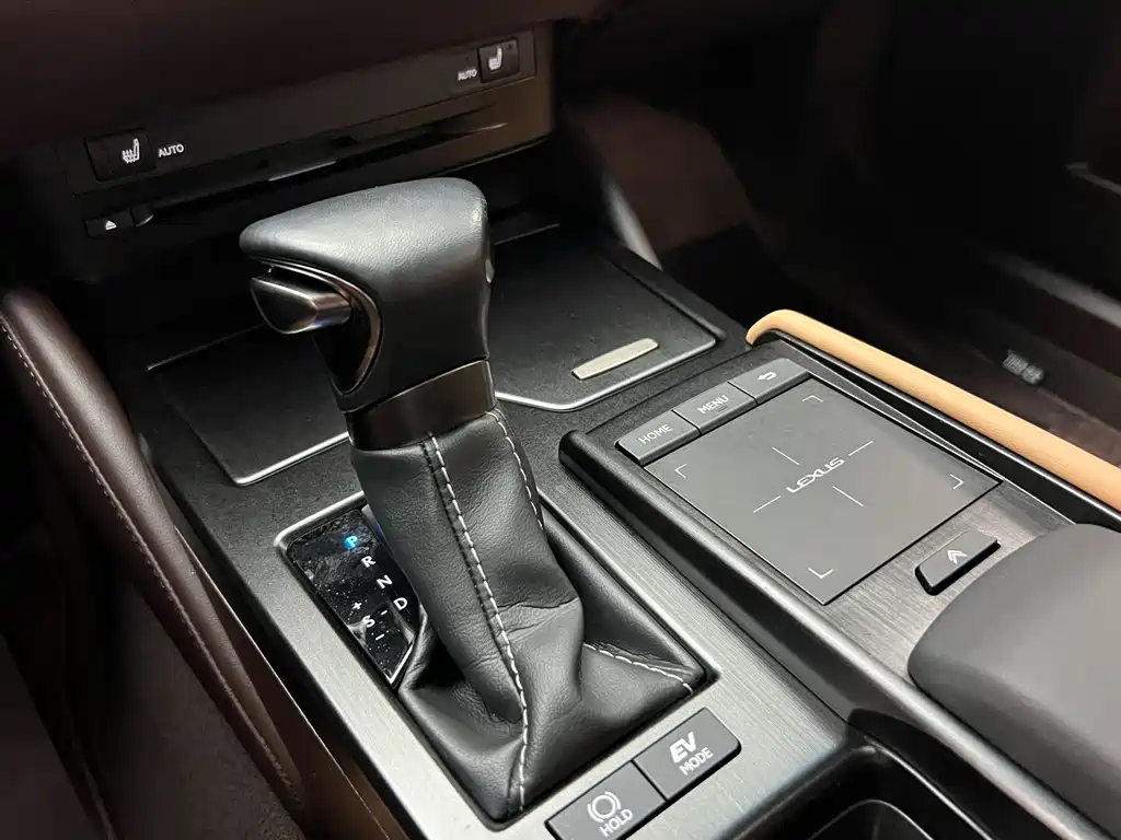 Lexus ES 2021 — фото 15
