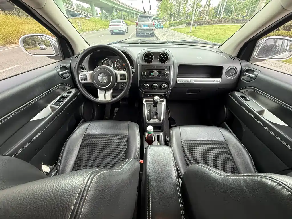 Jeep Compass 2015 — фото 10