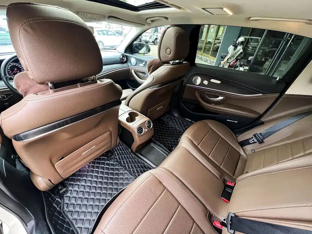 Mercedes-Benz E-Class 2019 — фото 10