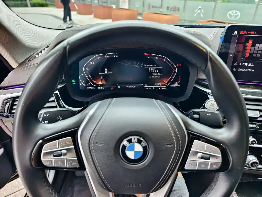 BMW 5 Series 2022 — фото 19