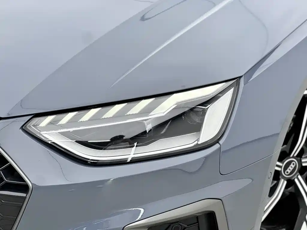 Audi A4L 2022 — фото 14