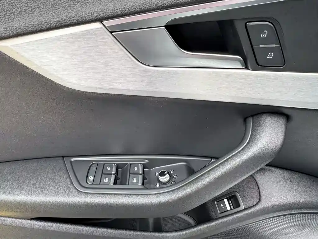 Audi A4L 2019 — фото 8