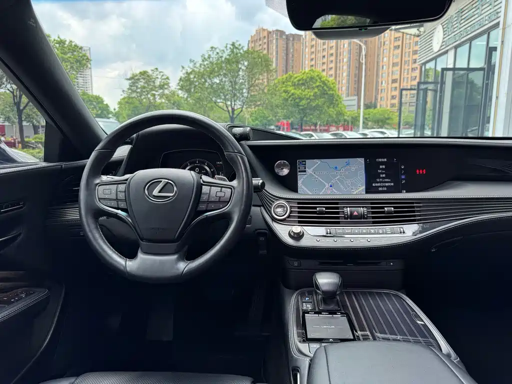 Lexus LS 2019 — фото 12