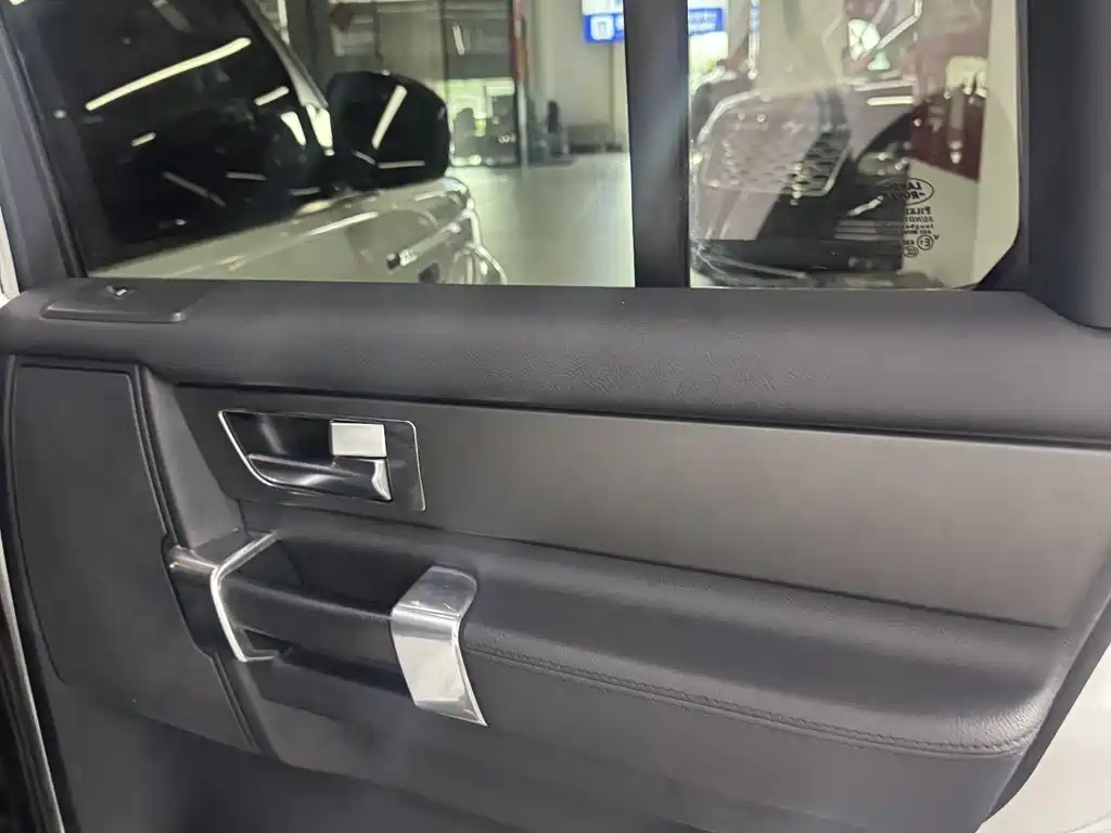 Land Rover Discovery 2015 — фото 17