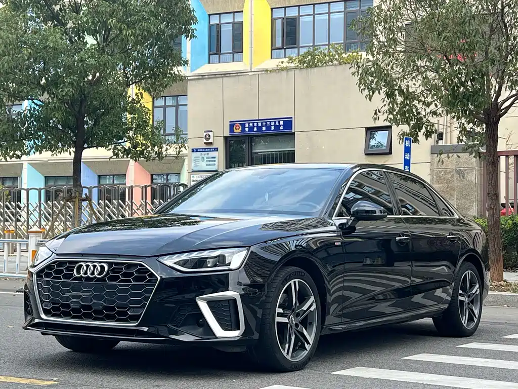 Audi A4L 2021 — фото 1