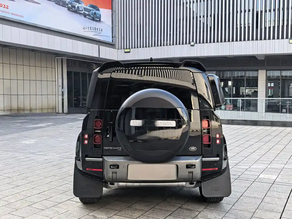 Land Rover Defender 2021 — фото 19