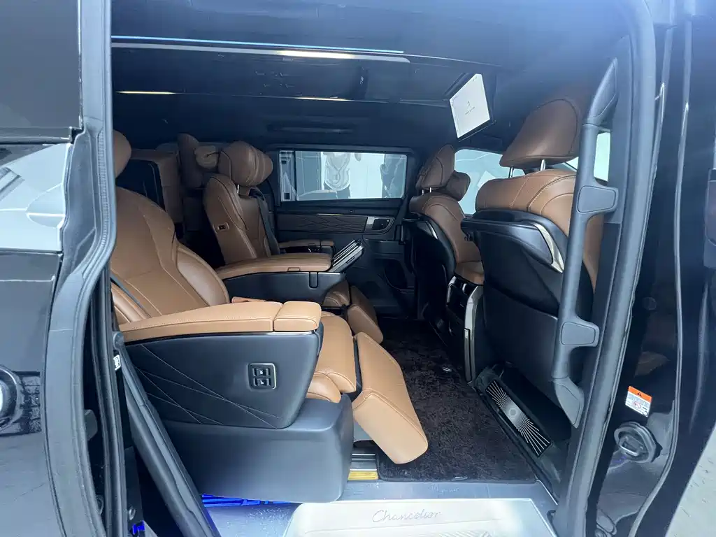 Toyota Alphard 2023 — фото 14
