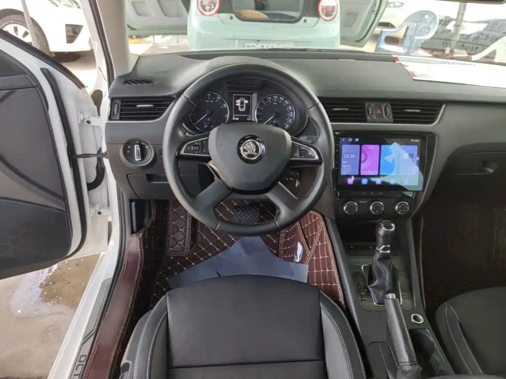 Skoda Octavia 2015 — фото 11