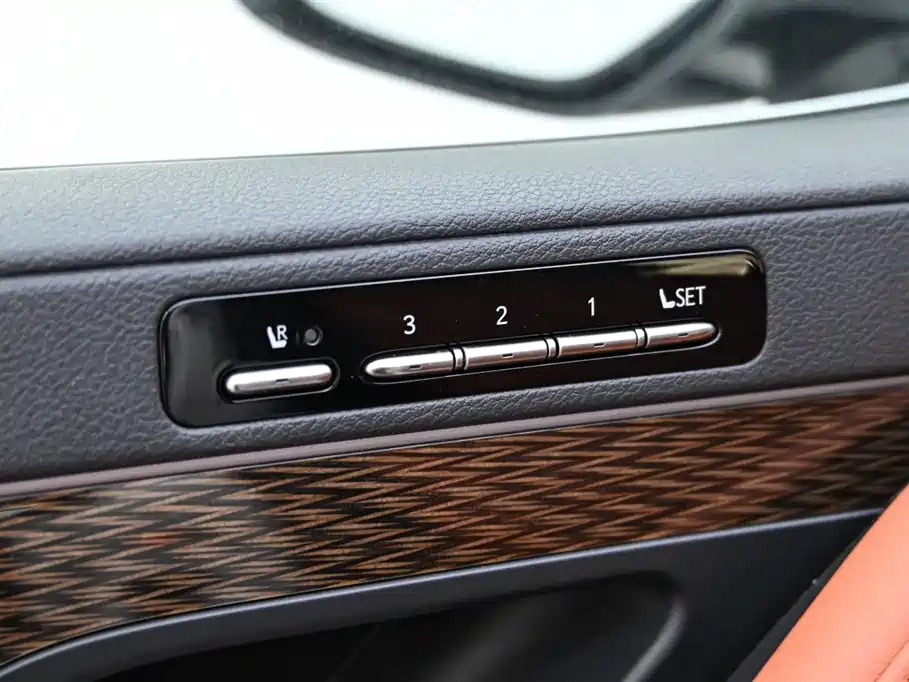 Lexus LX 2022 — фото 19