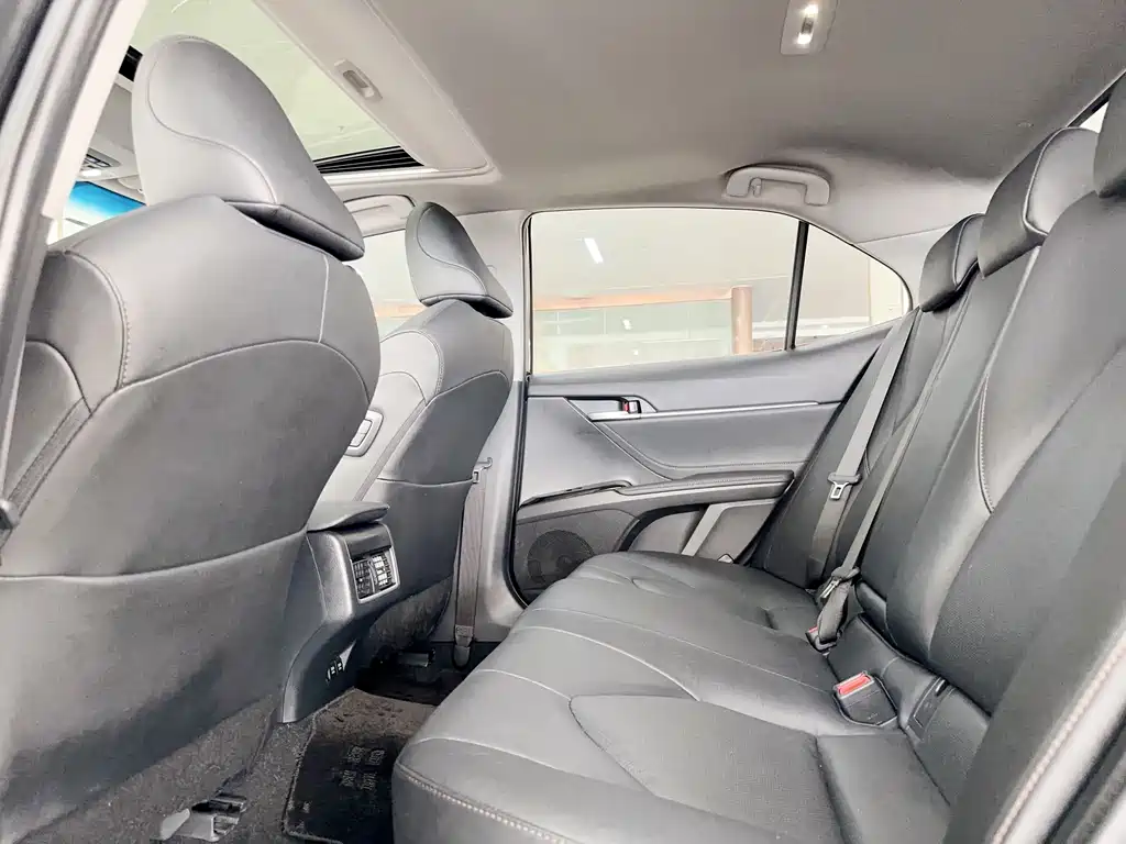 Toyota Camry 2022 — фото 10