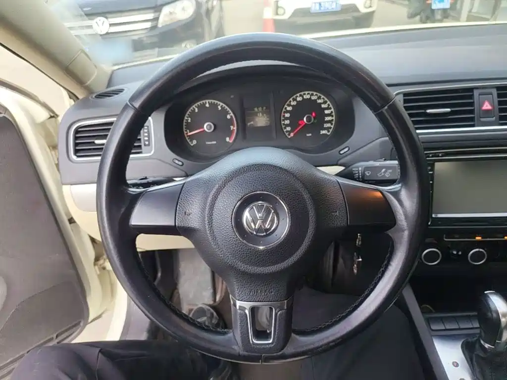 Volkswagen Sagitar 2014