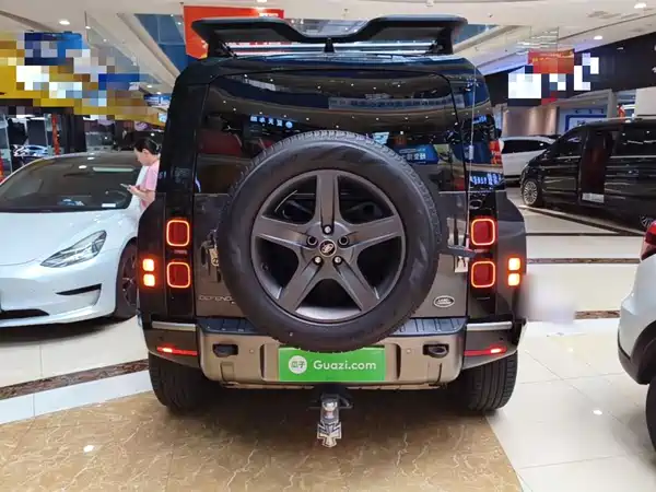Land Rover Defender 2023