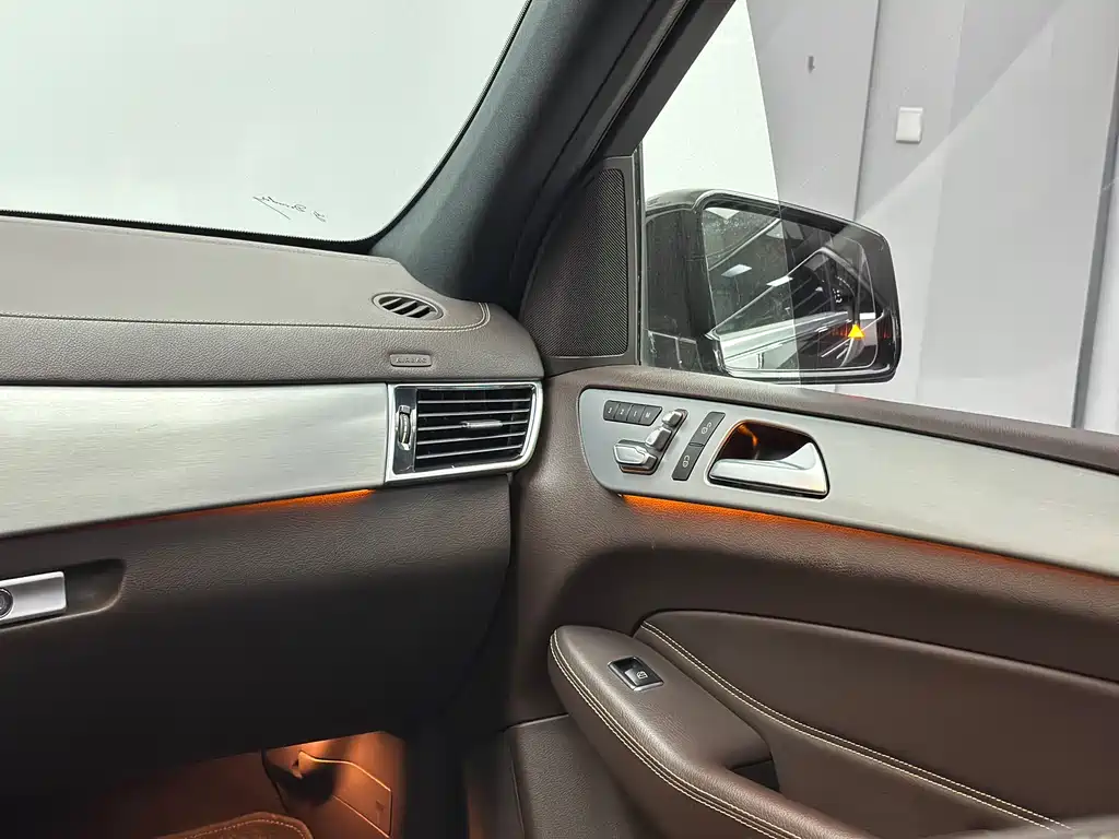 Mercedes-Benz GLS 2017 — фото 34