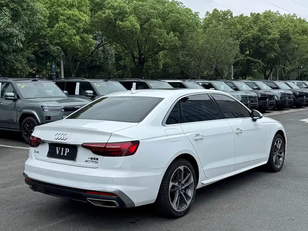 Audi A4L 2022 — фото 20