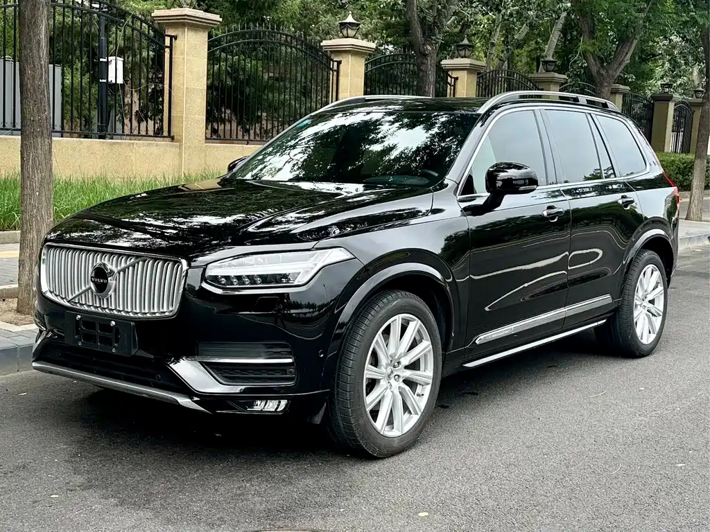 Volvo XC90 2017 — фото 1
