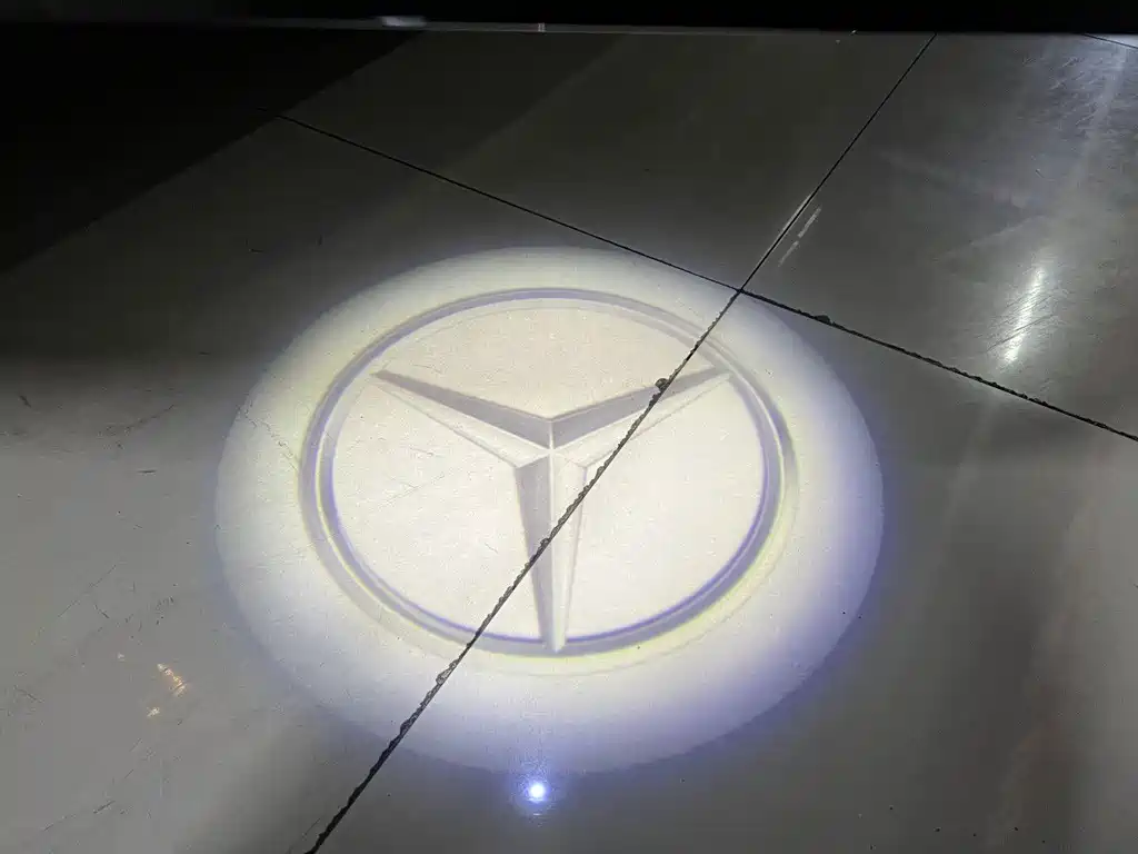 Mercedes-Benz V-Class 2023 — фото 19