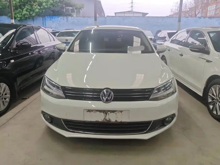 Volkswagen Sagitar 2013