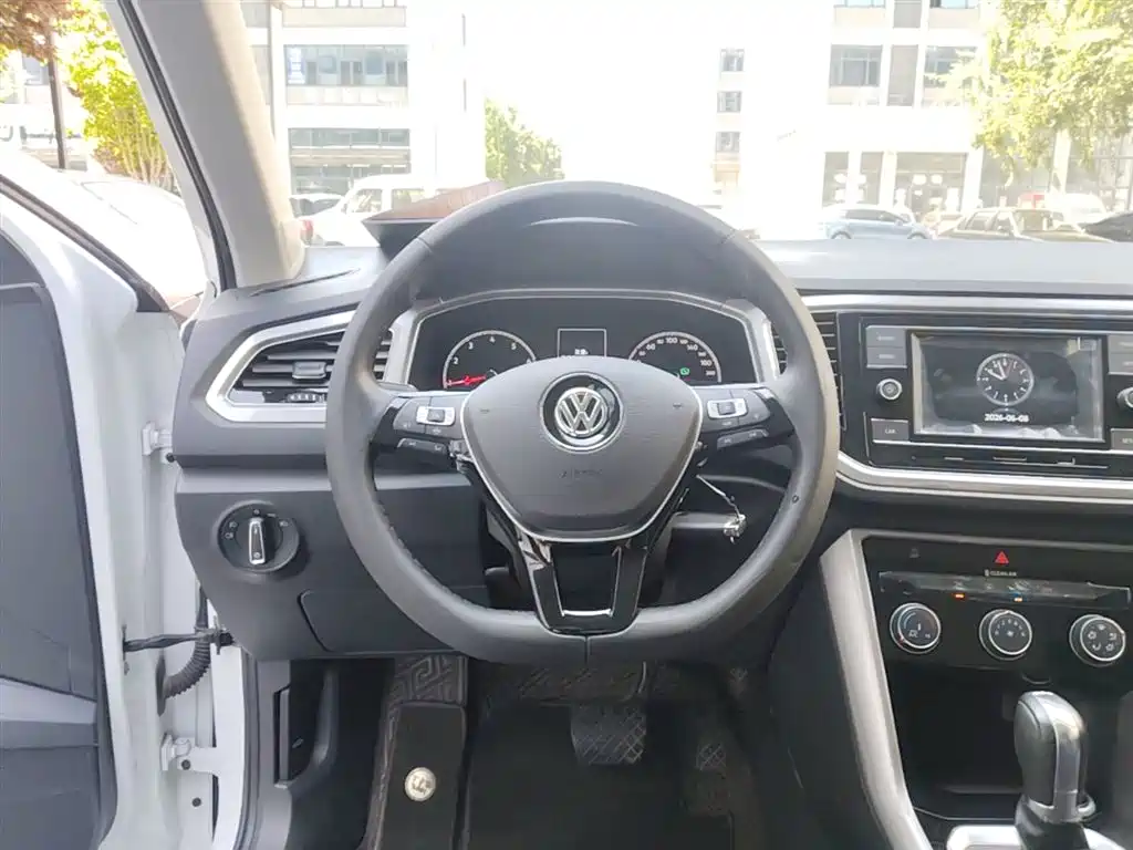 Volkswagen T-Roc 2019 — фото 11
