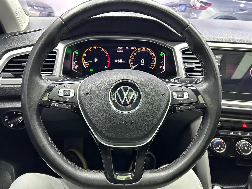 Volkswagen T-Roc 2022 — фото 11