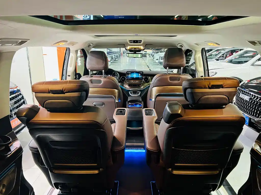 Mercedes-Benz V-Class 2023 — фото 15