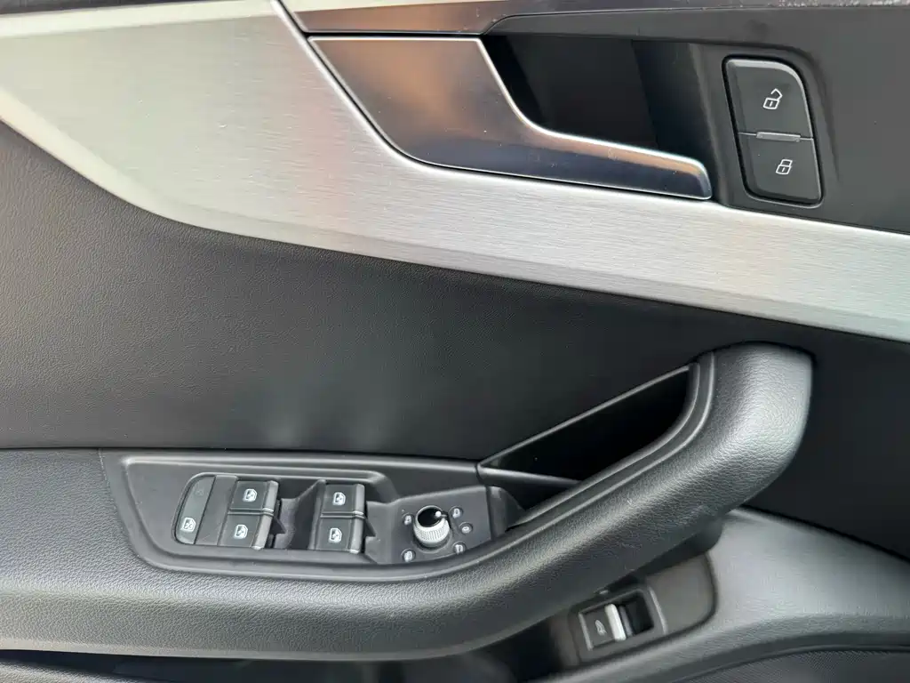 Audi A4L 2018 — фото 28