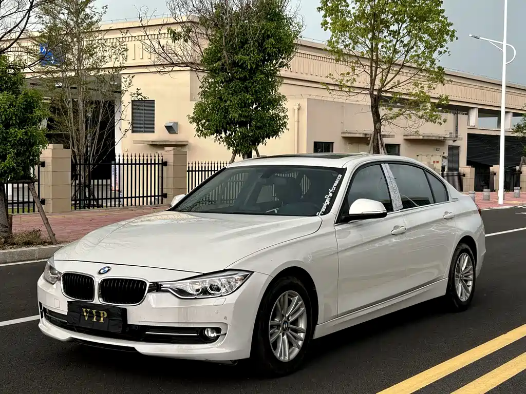 BMW 3 Series 2015 — фото 1