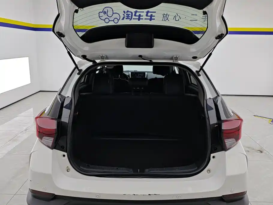 Toyota Yaris L 2021